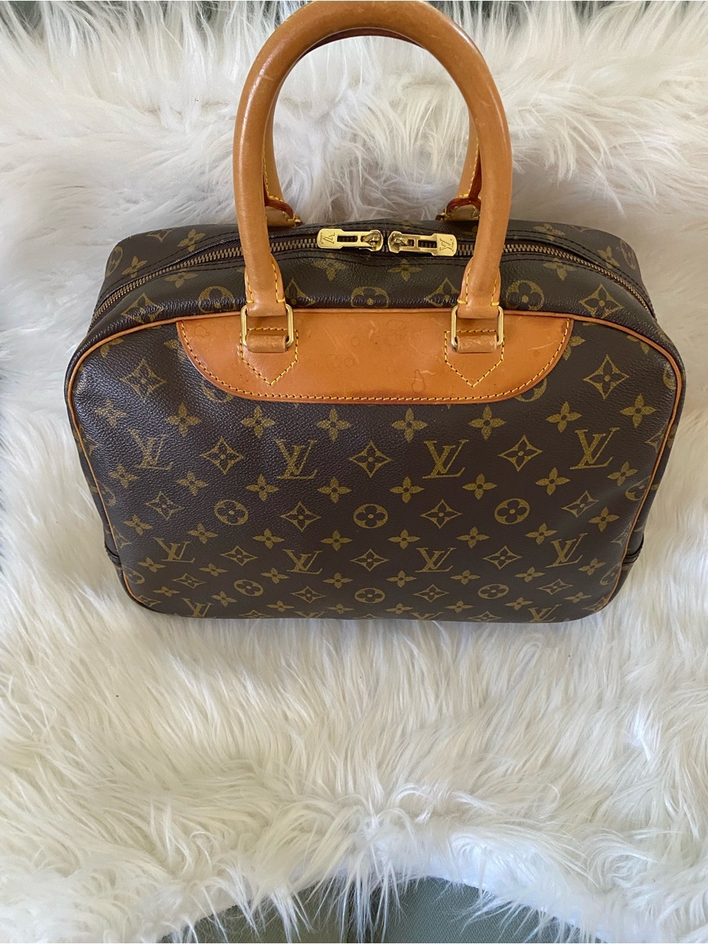 LOUIS VUITTON Monogram 1993 Deauville with certificate of authenticity.